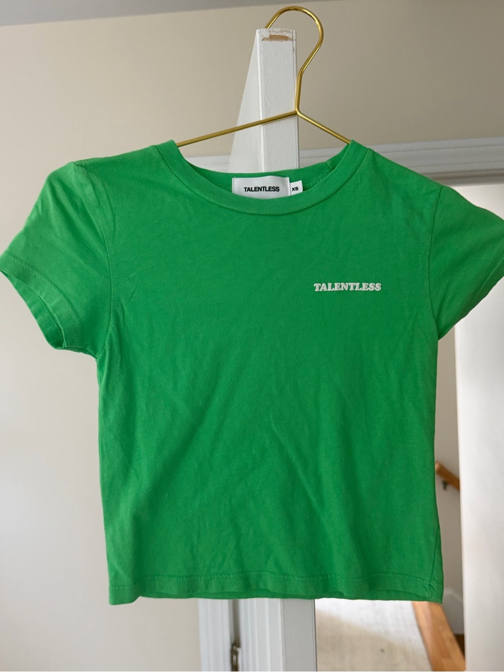 TALENTLESS Baby Tee Tropical Green